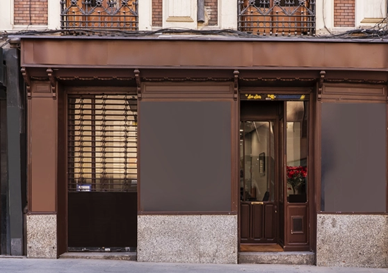 Fachada de un local comercial desde la calle